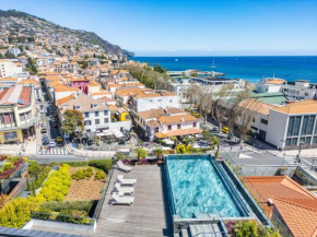 Terrace, Grill & Infinity Pool - Center of Funchal